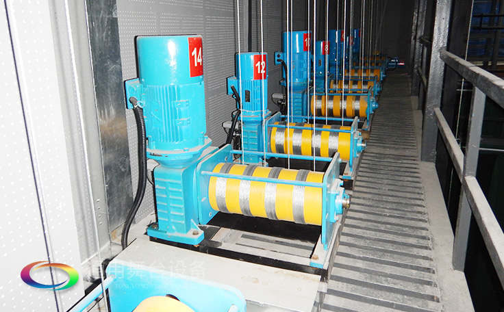 舞臺大幕舞臺阻燃幕布www.visaidc.com 、二、三道幕等分割表演區(qū)域，移換場景不間斷