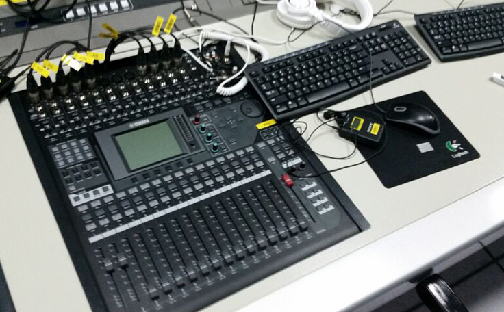 通用舞臺承建藍騎士水運動中心演藝舞臺機械、燈光及舞臺幕布建設