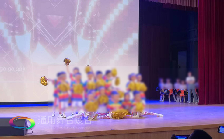 南京某戲劇院對開阻燃幕布、舞臺音響、燈光吊桿項(xiàng)目完工及試運(yùn)營