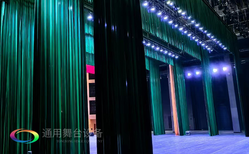 助力教育領域舞臺建設，推動校園文化發展！星海中學報告廳舞臺阻燃幕布建設項目